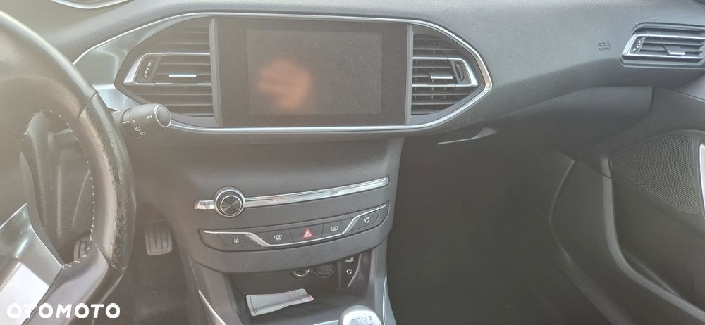 Peugeot 308 1.2 PureTech Active S&S - 26