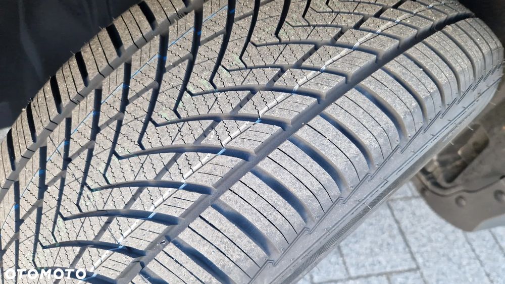 Ford Kuga 1.6 EcoBoost 2x4 Titanium - 24