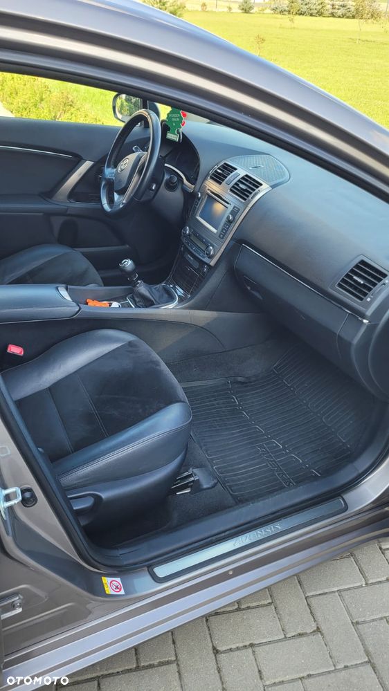 Toyota Avensis 2.0 Premium - 11