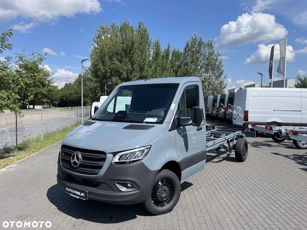 Mercedes-Benz Sprinter - 1
