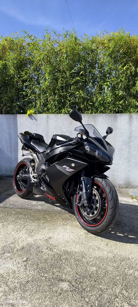 Yamaha R 