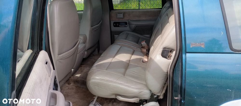 Chevrolet Suburban - 8