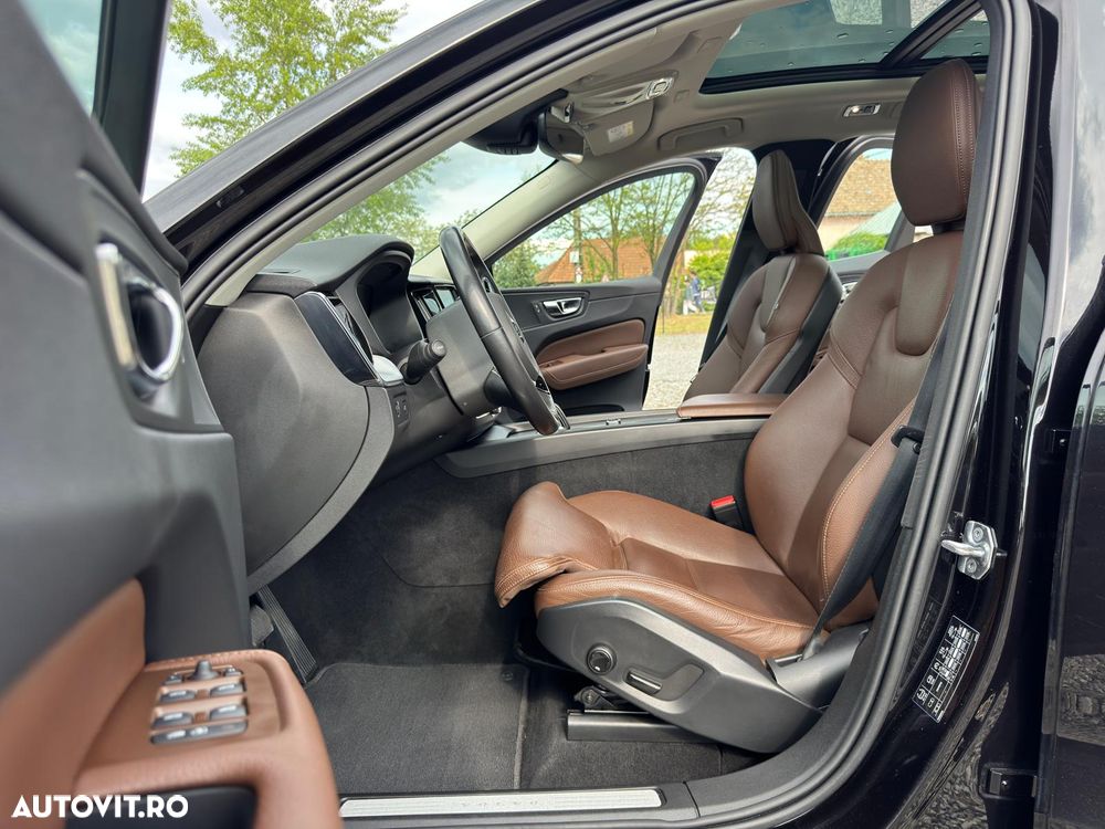 Volvo XC 60 B4 D AWD Geartronic Momentum Pro - 26