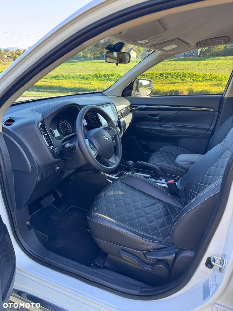 Mitsubishi Outlander - 11