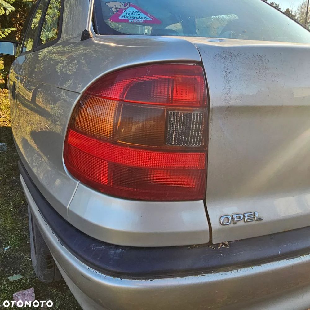 Opel Astra Classic F 1,4 B  (Z489) pojazd na części: maska, zderzak, drzwi, szyby, lusterka, chłodnica - 22