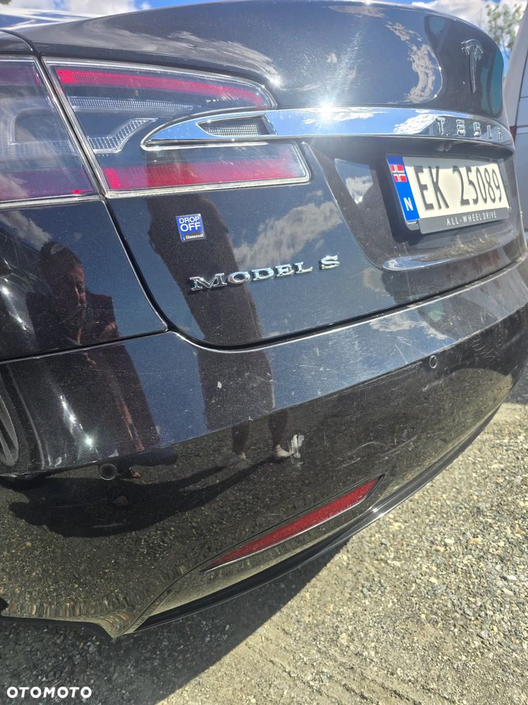 Tesla Model S - 10