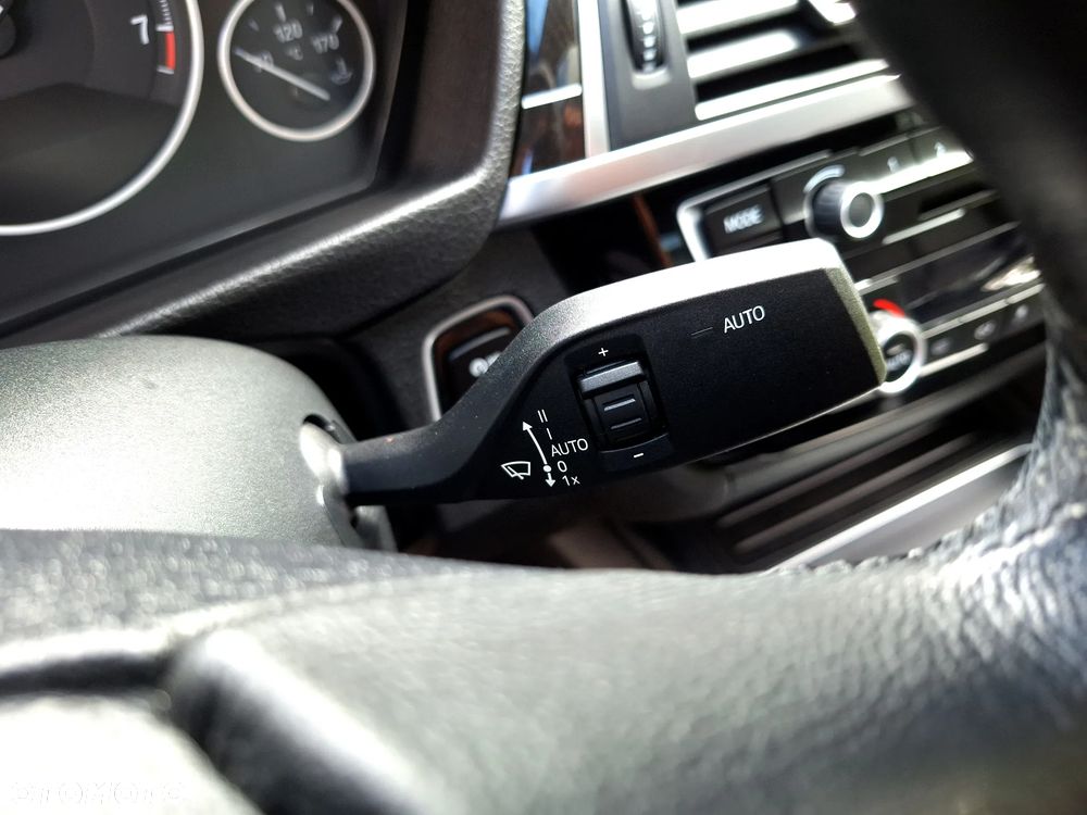 BMW Seria 3 320i Luxury Line - 23