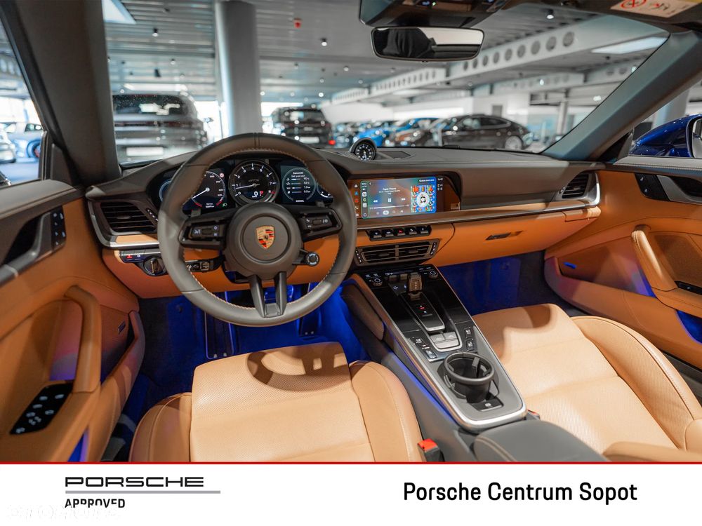 Porsche 911 Carrera GTS Cabrio - 18