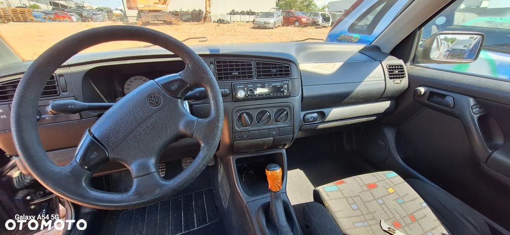 Volkswagen Golf Mk3 1.6 Benzyna Cały  Na Części - 9