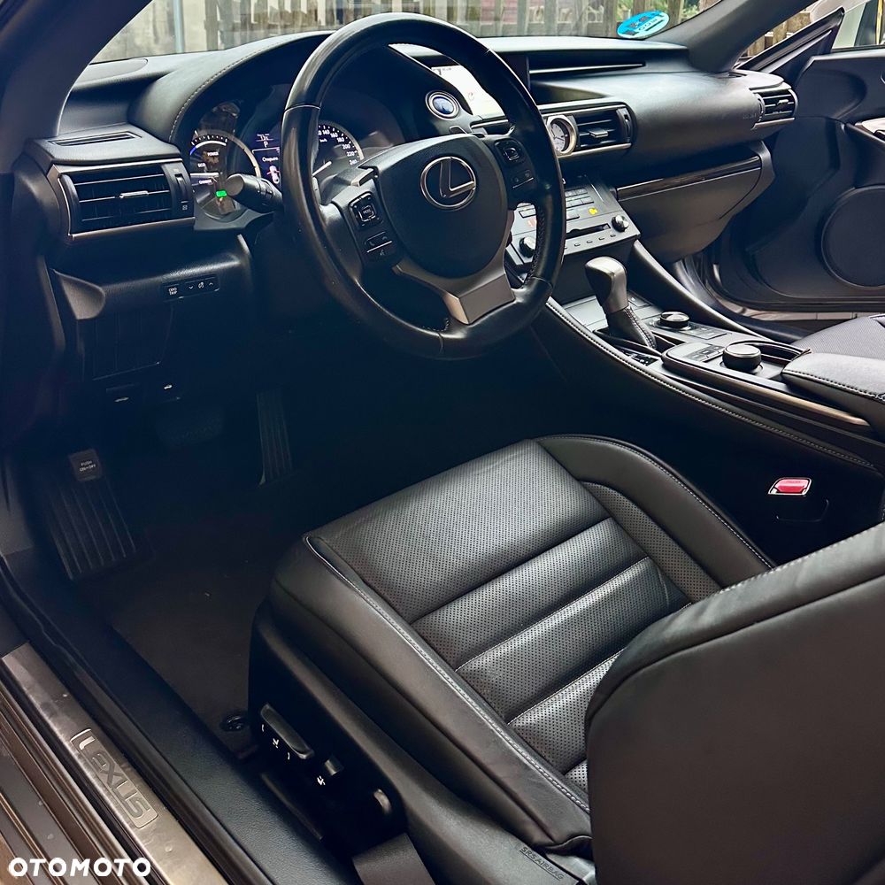 Lexus RC 300h - 16
