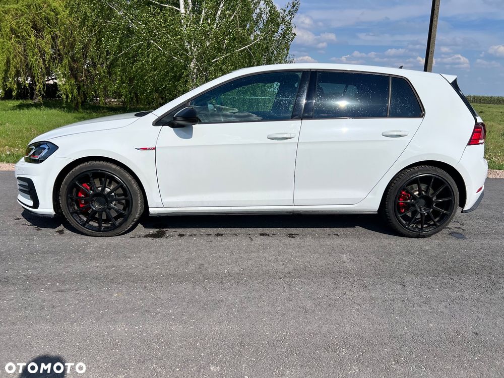 Volkswagen Golf - 2