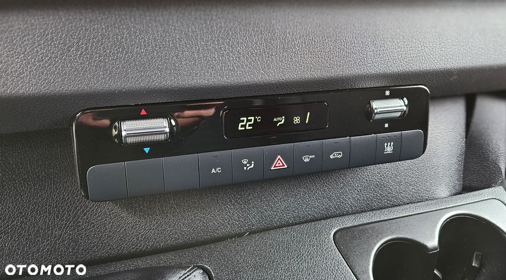 Mercedes-Benz Sprinter - 14