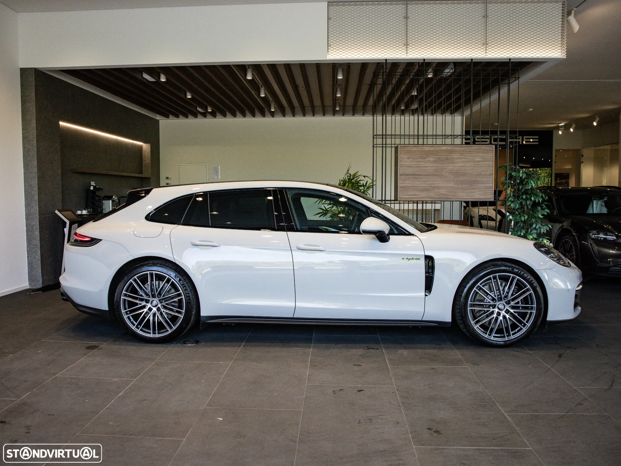 Porsche Panamera Sport Turismo 4S E-Hybrid - 2