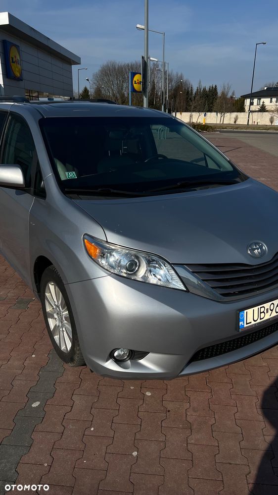 Toyota Sienna 3.5 V6 XLE AWD - 11