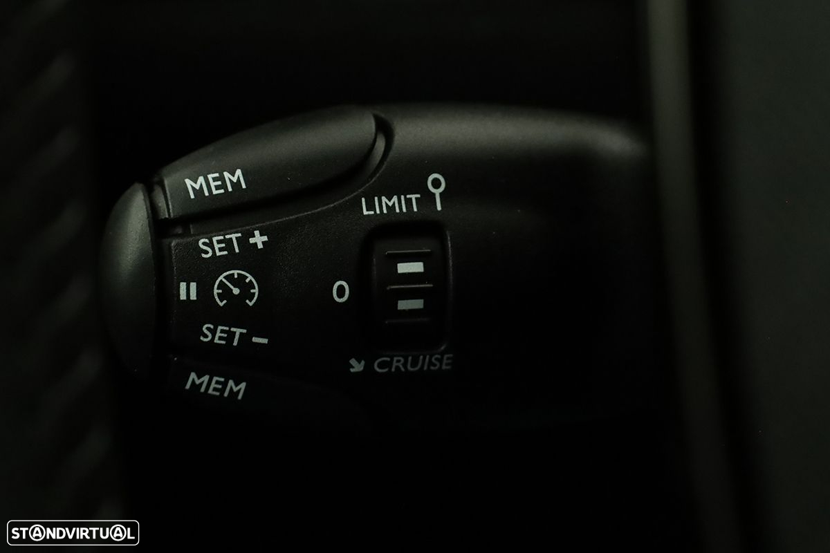 Peugeot 2008 1.2 PureTech Allure - 18
