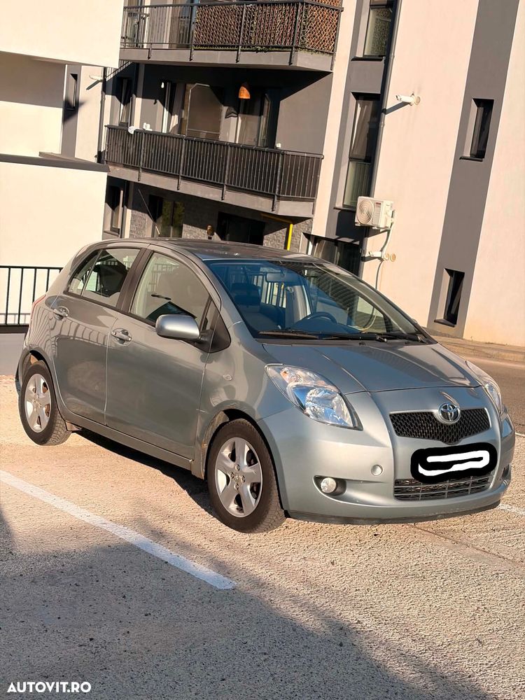 Toyota Yaris 1.3 Aut Luna - 1