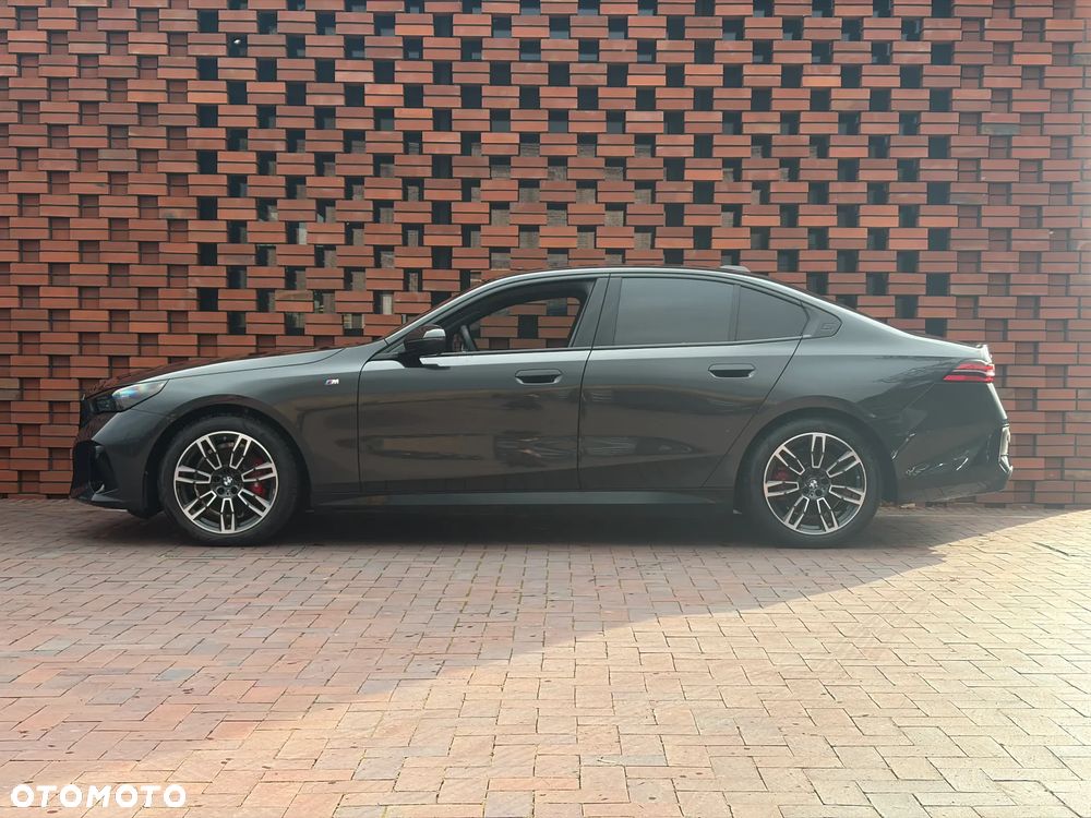 BMW 5 2025 photo 5