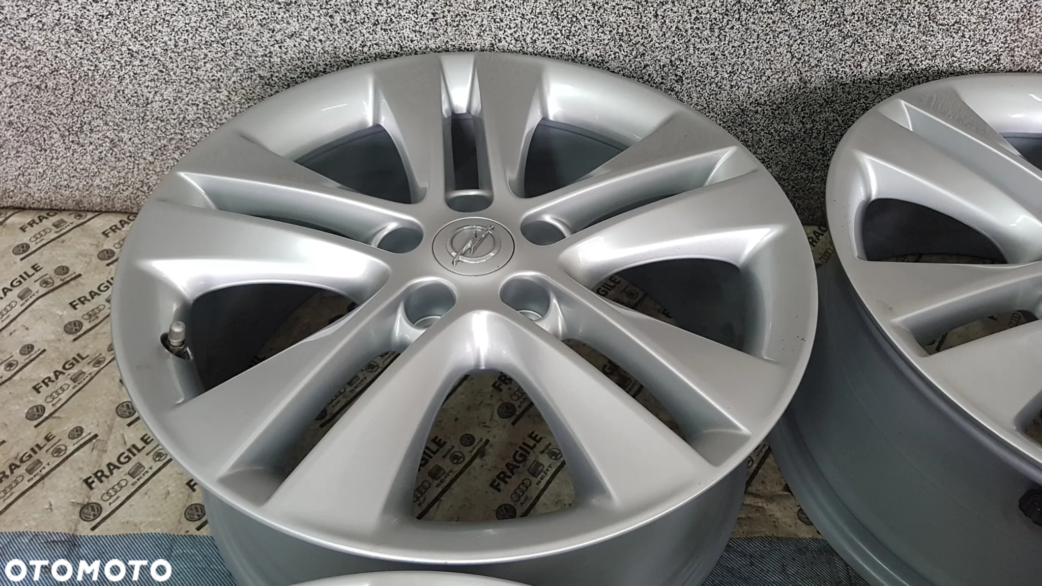 FELGI ALUMINIOWE ORYGINAŁ GM OPEL INSYGNIA B ASTRA J ZAFIRA C  8jx18  ET46 5x115 TPMS - 2