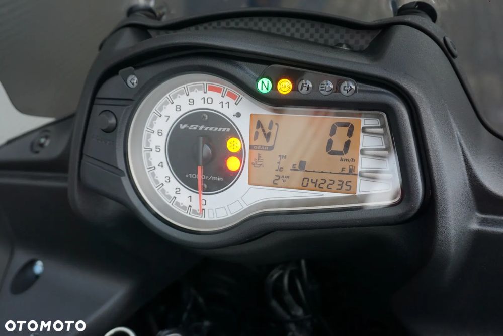 Suzuki V-STROM - 12
