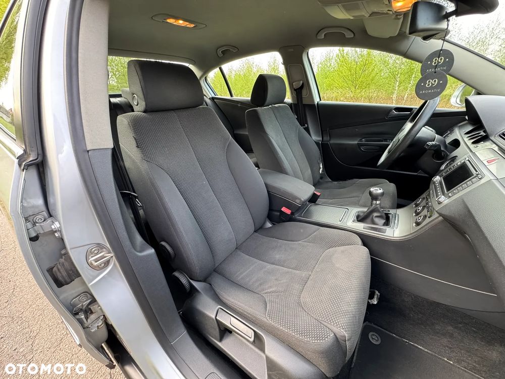 Volkswagen Passat 2.0 TDI Individual - 17