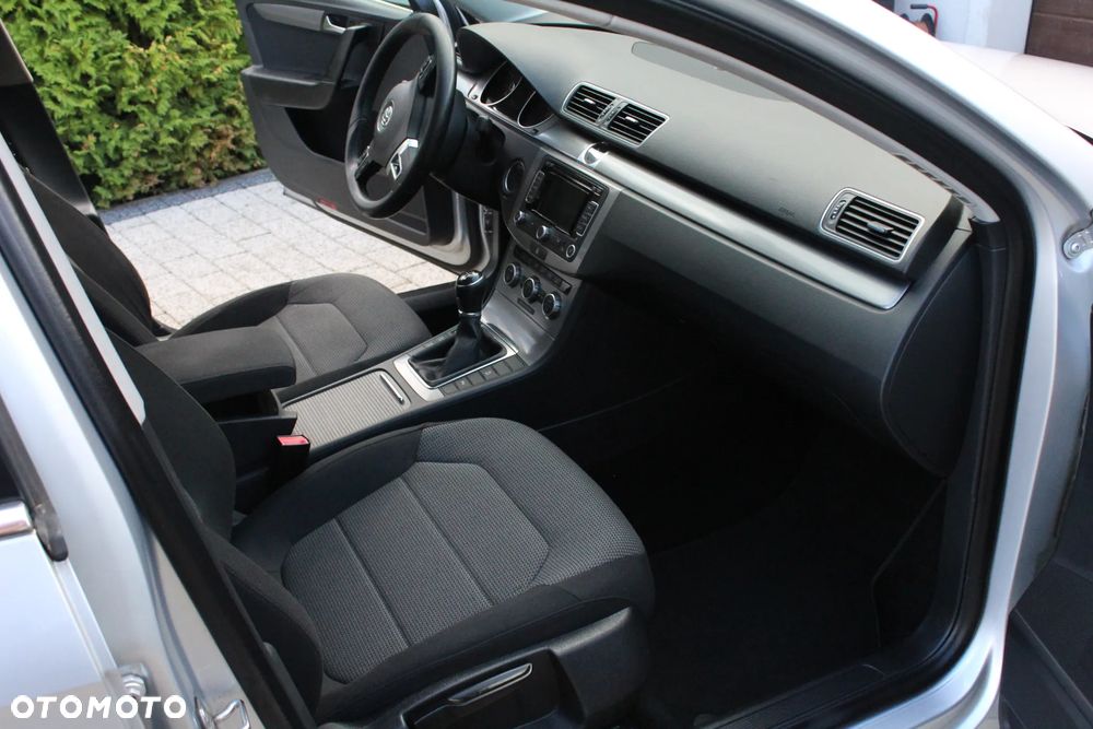 Volkswagen Passat - 11