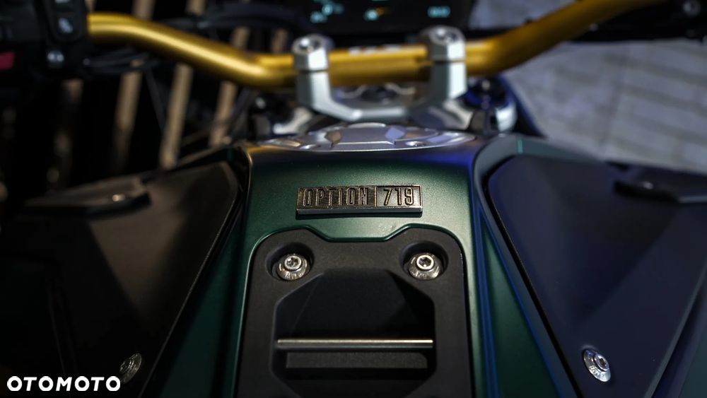 BMW R - 16