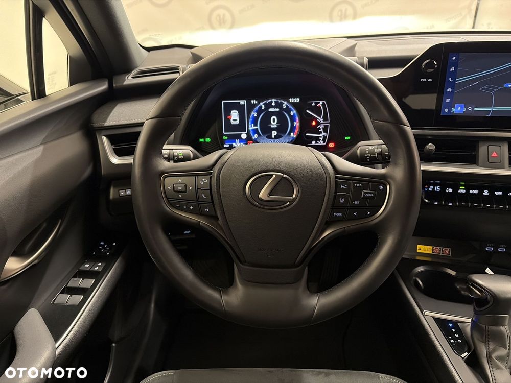 Lexus UX - 12
