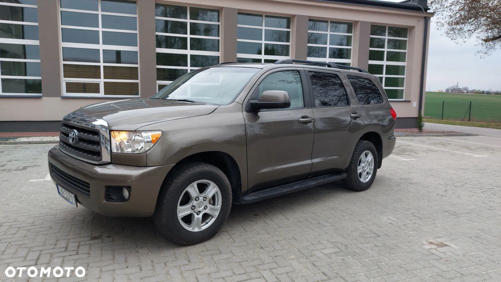 Toyota Sequoia - 1