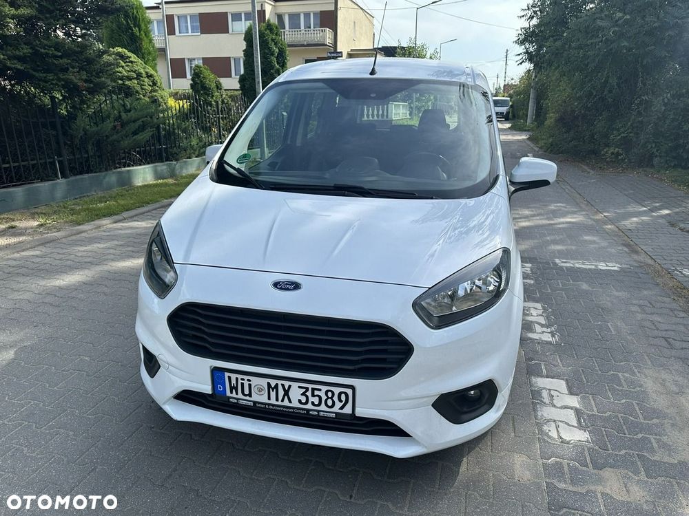 Ford Transit Courier - 13