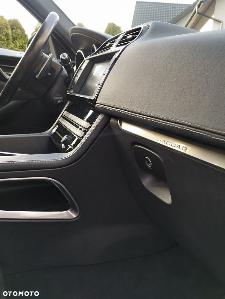 Jaguar F-Pace 20d AWD R-Sport - 4