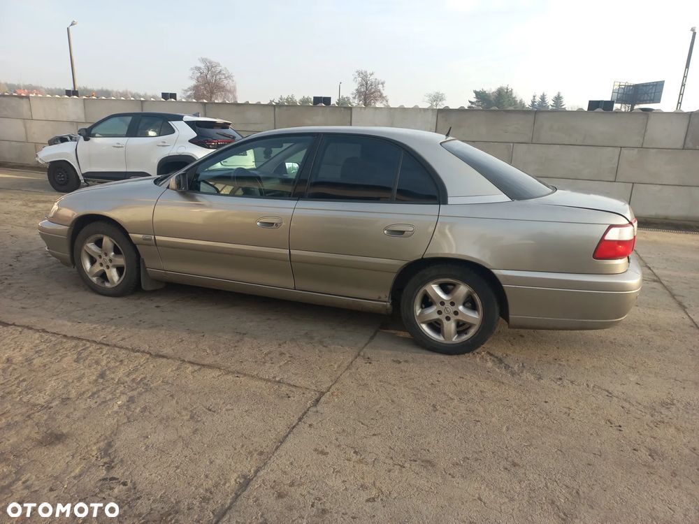 Opel Omega B C lift 2.2 benzyna sedan 02r Z158 - 3