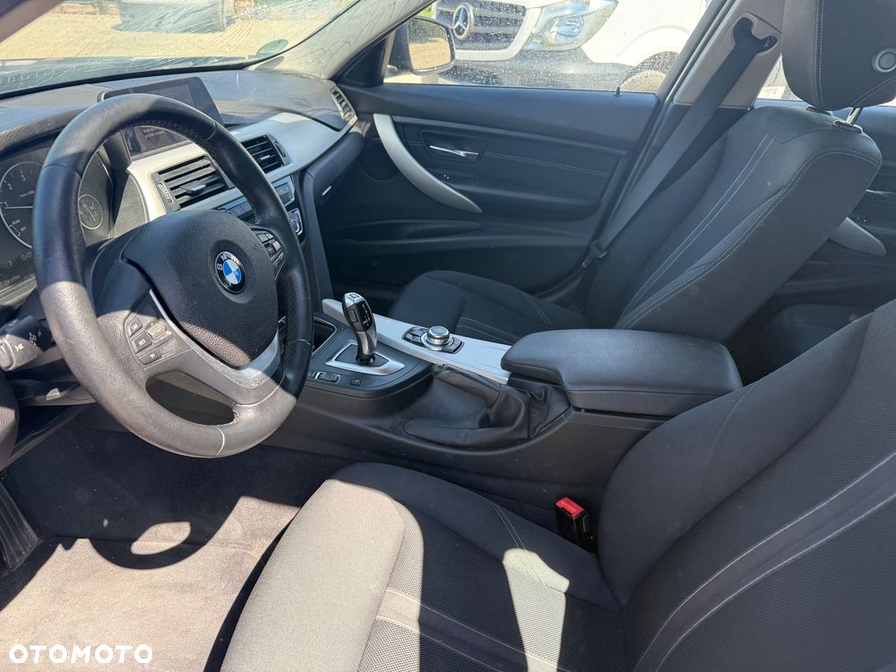 BMW Seria 3 318d M Sport - 15