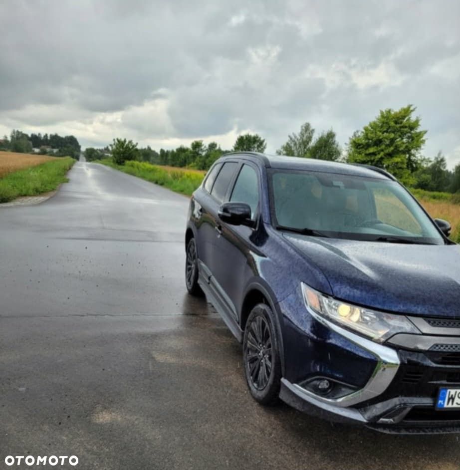 Mitsubishi Outlander - 2