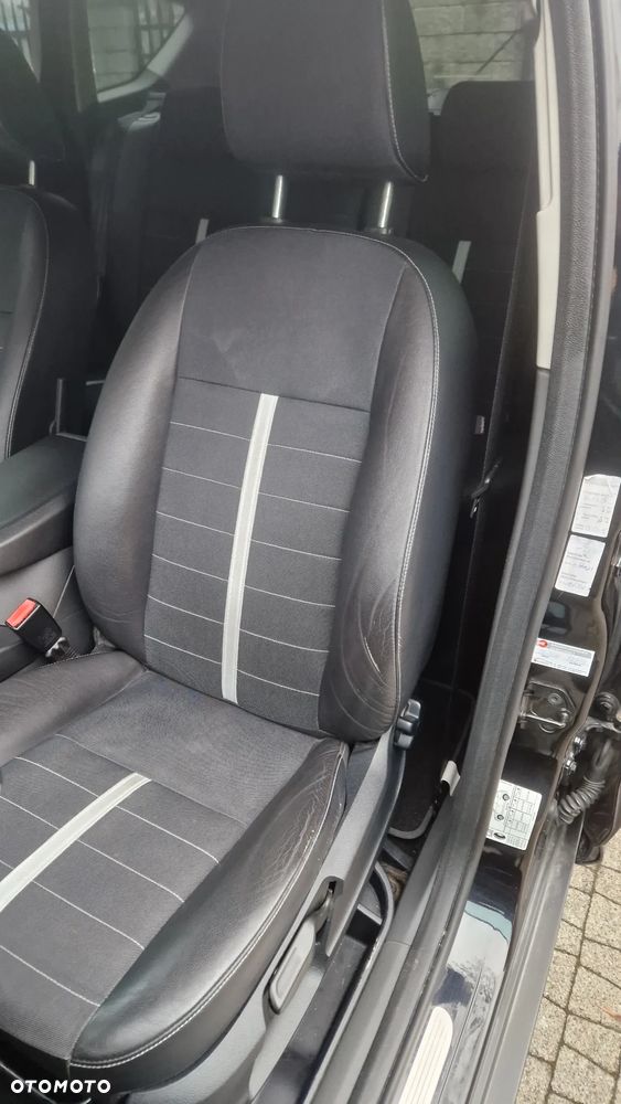 Ford Kuga 2.0 TDCi 2x4 Titanium - 20