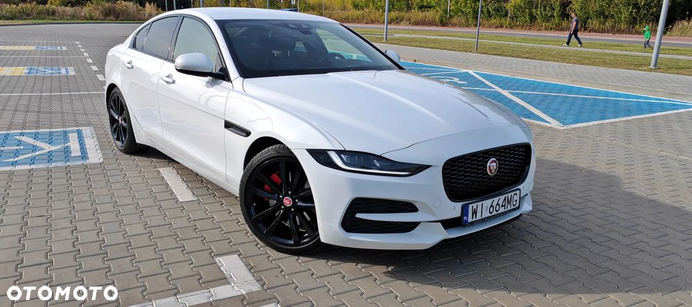 Jaguar XE 2.0 D180 HSE - 3