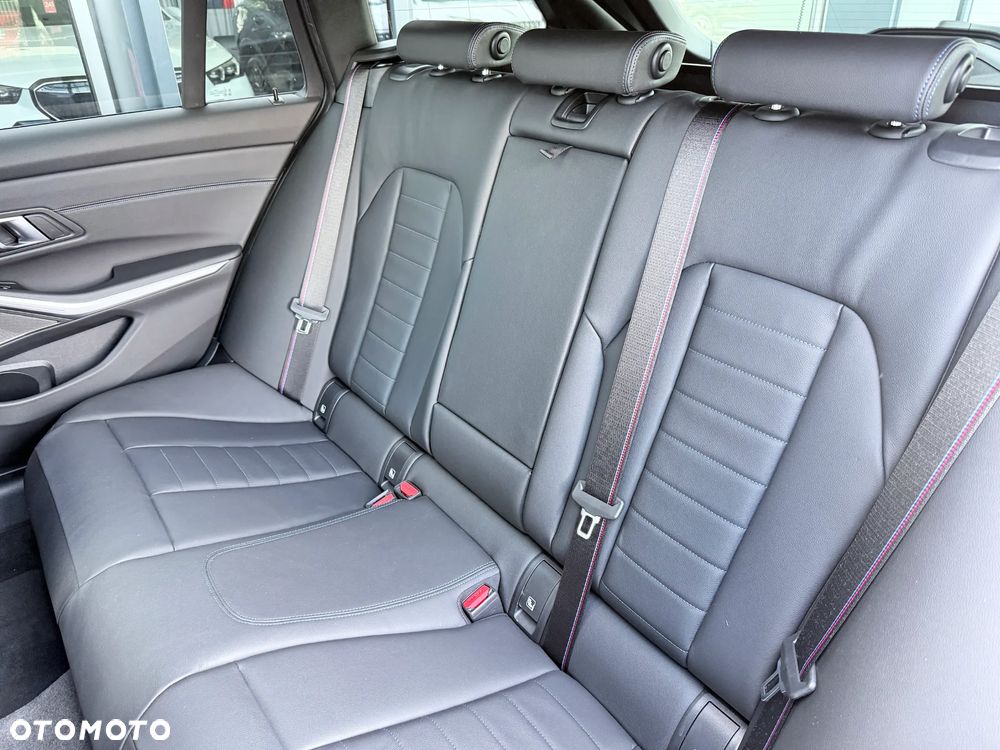 BMW Seria 3 320d xDrive M Sport - 35