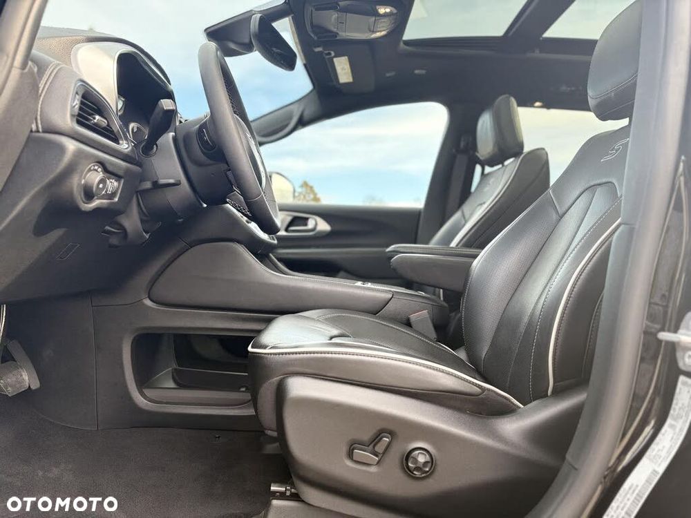 Chrysler Pacifica - 17