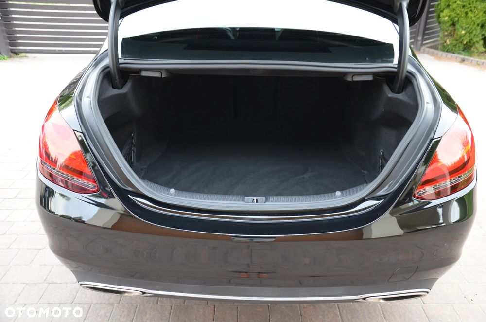 Mercedes-Benz Klasa C 300 4Matic 9G-TRONIC Exclusive - 22