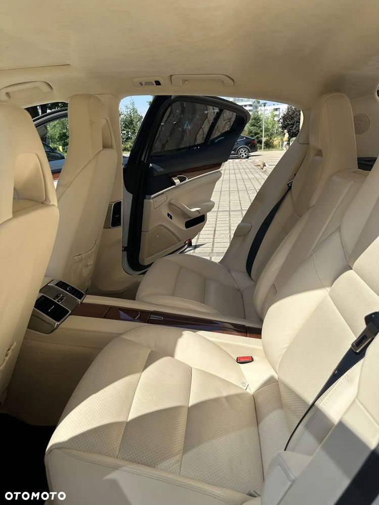Porsche Panamera Turbo PDK - 24