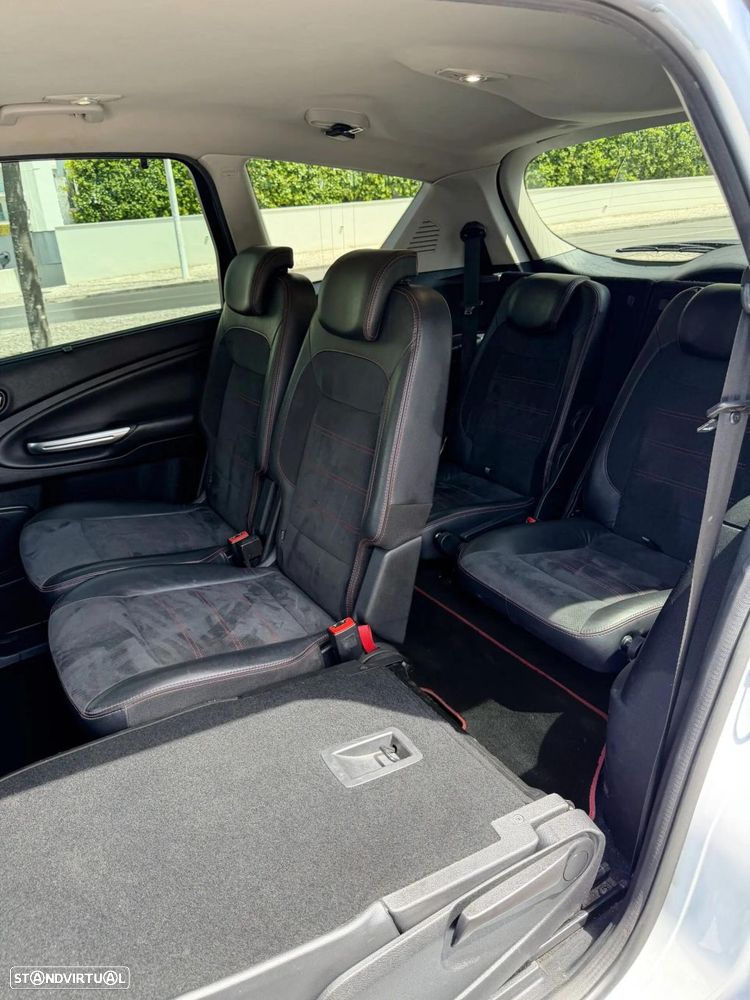 Ford S-Max - 13