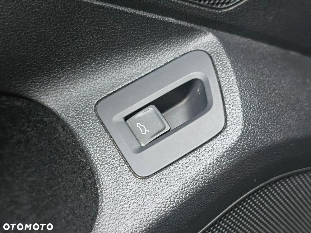 Volkswagen Passat - 32