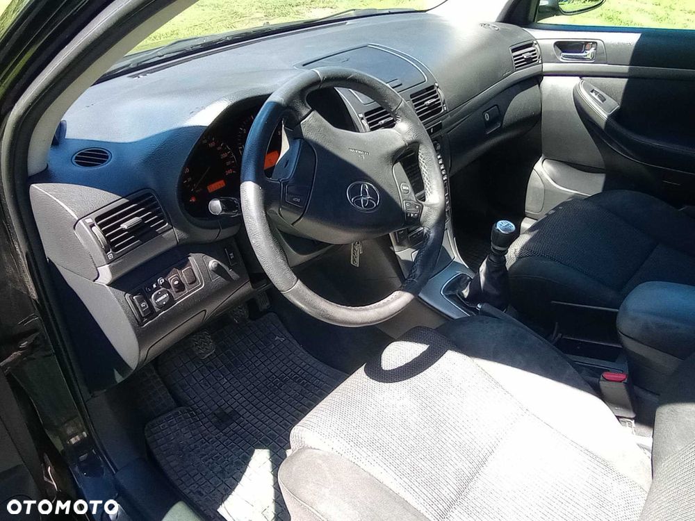 Toyota Avensis - 4
