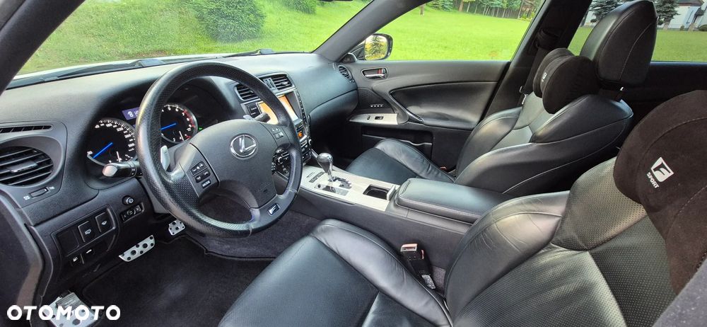 Lexus IS - 12