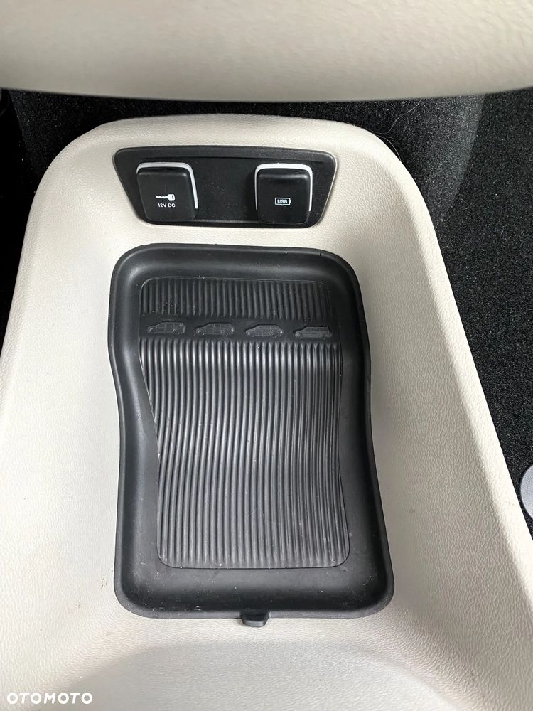 Chrysler Pacifica - 36