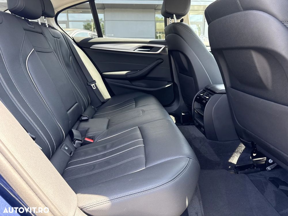 BMW Seria 5 520i AT MHEV - 13