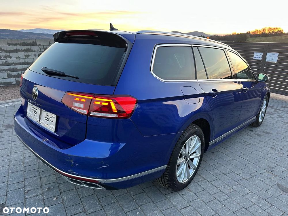 Volkswagen Passat Variant 2.0 TDI SCR DSG R-Line - 4