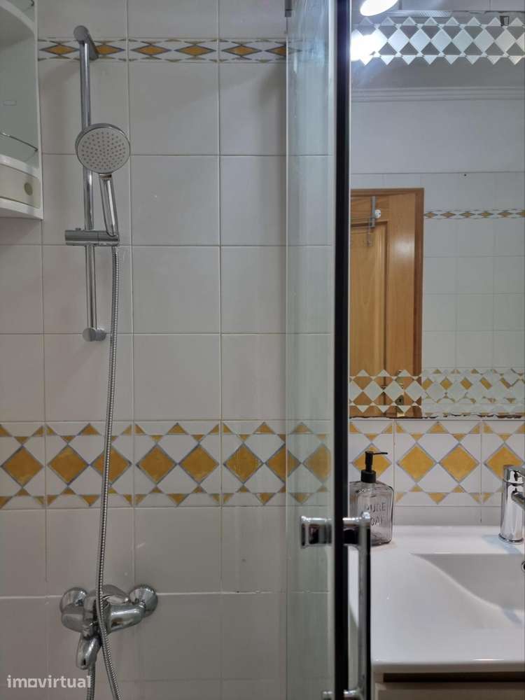 Quarto - localizado em Setubal - Grande imagem: 5/13