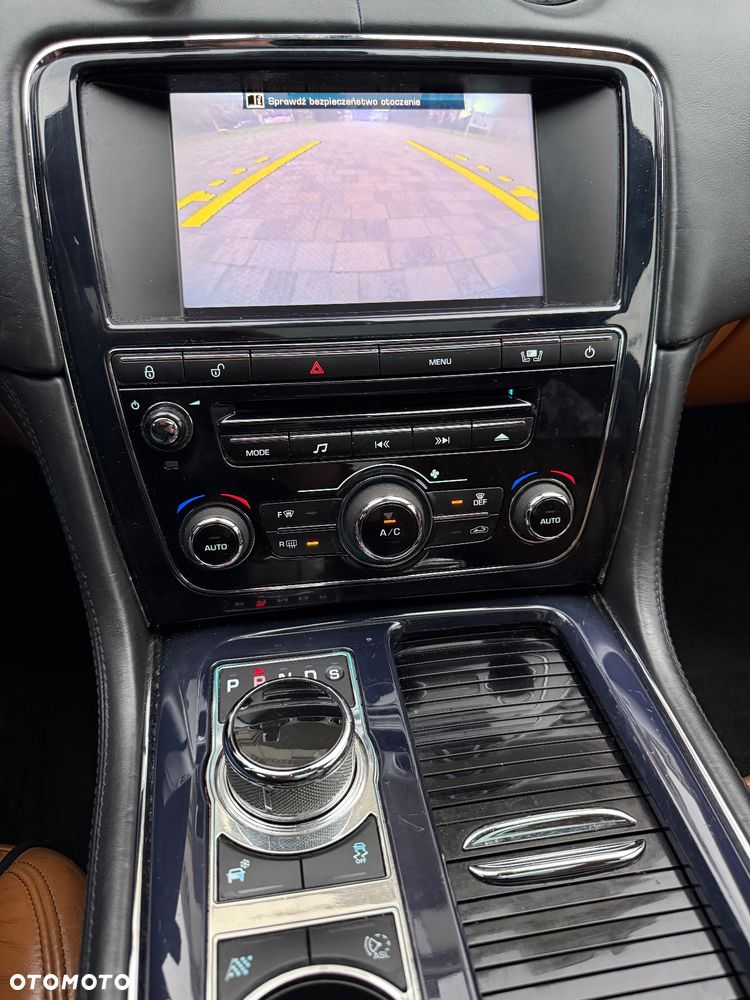 Jaguar XJ 3.0 D V6 Premium Luxury - 12