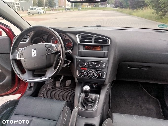 Citroën C4 VTi 120 90 Jahre - 12
