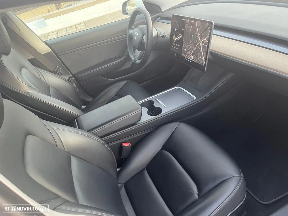 Tesla Model 3 RWD - 32